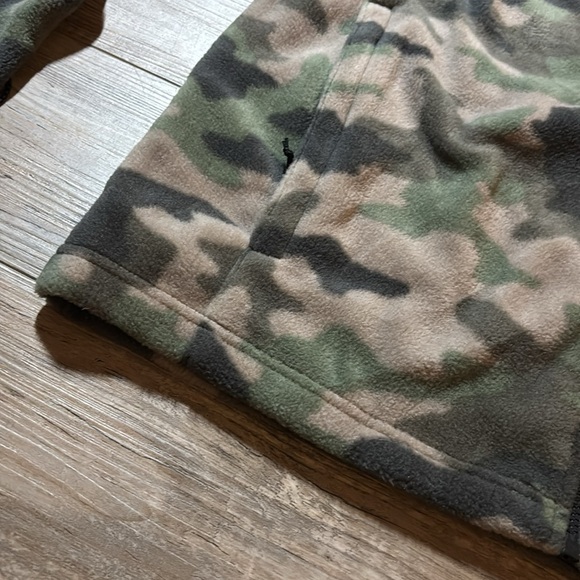 Columbia Camo Fleece With Black Trim Size Large - Picture 6 of 8